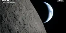 Artemis II, il tramonto della Terra dietro l'orizzonte lunare