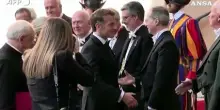 Macron arriva in Vaticano prima dell'incontro con il Papa