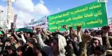 Yemen, sostenitori degli Houthi festeggiano la "vittoria" dell'Iran in guerra