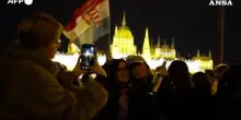 La folla esulta per Magyar, ride e si abbraccia a Budapest