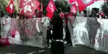 Protesta delle famiglie migranti sgomberate a Napoli: "Basta razzismo"