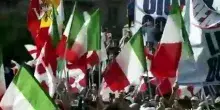 I "patrioti europei" a Milano, Bardella e Wilders sul palco con Salvini