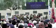 Un contestatore interrompe Netanyahu alla cerimonia del Memorial Day