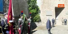 Tajani depone una corona d'alloro alle Fosse Ardeatine in occasione del 25 aprile