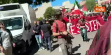 'Contro guerre e fascismo, resistenza', lo striscione alla manifestazione del 25 aprile a Roma
