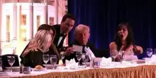 L'inquadratura su Trump nel momento degli spari durante la cena alla Casa Bianca