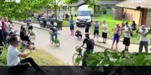 A Parigi la sfida tra ciclisti in sella alle bici in sharing