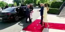 Re Carlo e Camilla accolti da Trump e Melania alla Casa Bianca