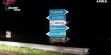 Sostituiva i cartelli stradali durante la notte, denunciato nel Trapanese