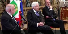 Mattarella: "Togliere dalle mani le armi e mettere nelle mani un libro"