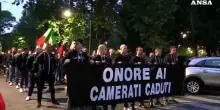 Saluti romani al corteo in ricordo di Sergio Ramelli a Milano
