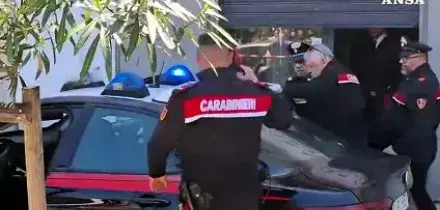 Bari, cadavere di un uomo scomparso da giorni trovato in un negozio