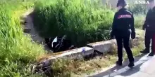 Con lo scooter in un fosso, due vittime nella notte nel Milanese
