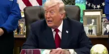 Trump: libereremo le navi a Hormuz. L'Iran: no a interferenze