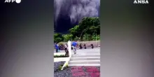 Il Monte Mayon si risveglia, fumo e cenere investono le Filippine
