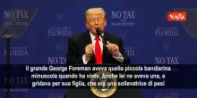 Trump imita una sollevatrice di pesi contro un'atleta transgender