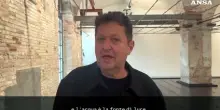 Biennale Venezia, l'artista del padiglione israeliano presenta "Rose of Nothingness"