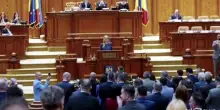 Romania, il parlamento ha votato la sfiducia al governo Bolojan