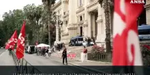 Cobas in presidio di protesta sotto al Ministero dell'istruzione