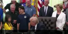 Trump alla bimba: "Troppo bassa per la pallavolo, sarebbe meglio il calcio"
