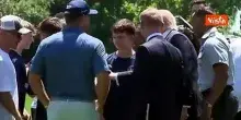 Trump insegna la 'Trump Dance' a un gruppo di ragazzi alla Casa Bianca