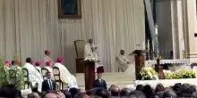 Il Papa: un anno fa l'elezione, a Pompei per affidamento a Madonna