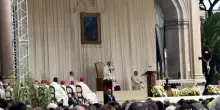 Papa: non rassegnarsi a immagini morte, da Pompei preghiamo per pace