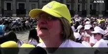 Napoli, le voci dei fedeli in attesa del Papa in piazza Plebiscito