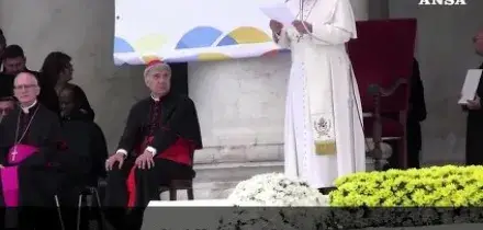 Napoli, il Papa contro la malavita: "Presenza dello Stato piu' che mai necessaria"