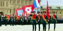 Putin arriva sulla Piazza Rossa: inizia parata del 9 maggio sottotono