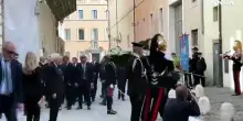 Aldo Moro, Mattarella depone una corona di fiori in via Caetani