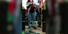Flotilla, la moglie di Abukeshek esulta per la liberazione del marito