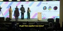 Macron alla platea del vertice Africa Forward: "Hey, fate silenzio!"