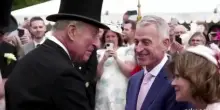 Re Carlo III offre un ricevimento in giardino a Buckingham Palace