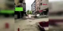 Forte ondata di maltempo in Turchia, inondazioni nel distretto di Havza