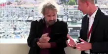 Cannes, le impronte delle mani di Peter Jackson sul "Chemin d'etoiles"