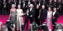 Cannes, John Travolta sul red carpet con la figlia Ella Blue
