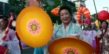 Migliaia di lanterne illuminano Seul per il compleanno di Buddha