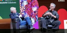Torino, al Salone del libro Fiorello-show fra battute e ironia