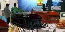 Hong Kong, passeggiata tra le bare nella piu' grande fiera funeraria dell'Asia