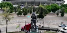 Monumento a Pel&eacute; leggenda del calcio brasiliano allo stadio Jalisco