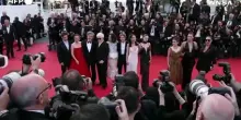 Cannes, Almodovar sul red carpet con il cast del suo "Amarga Navidad"