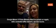 Il Primo ministro Modi regala le caramelle Melody a Meloni al suo arrivo a Roma