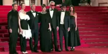 Cannes, sul red carpet Ken Loach, Juliette Binoche e Dita von Teese