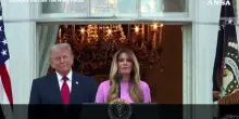Trump scherza su Melania: "Non mi piace parlare dopo di lei, mi fa sembrare scialbo"