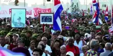 A Cuba in migliaia di fronte all'ambasciata Usa per sostegno a Raul Castro