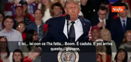 Trump imita atleta trans a una gara di sollevamento pesi: Non &egrave; ridicolo?