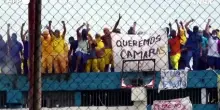 Venezuela, detenuti denunciano torture e prendono il controllo di una prigione