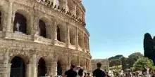 I Vigili del Fuoco si calano dal Colosseo in vista del 2 giugno