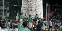 Hong Kong, sfida stravagante: si scala la torre di panini al vapore